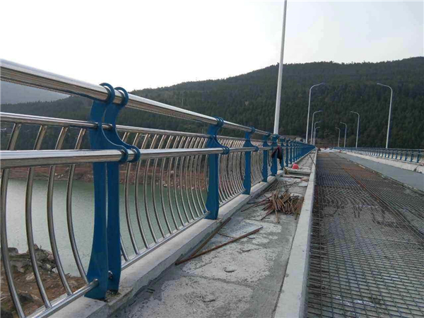 亳州不锈钢桥梁护栏的特点及其在桥梁安全中的重要作用
