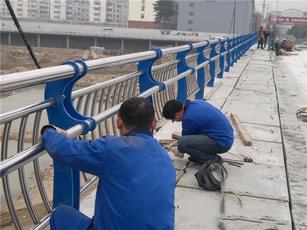 亳州不锈钢河道护栏的特性及其在城市景观中的应用
